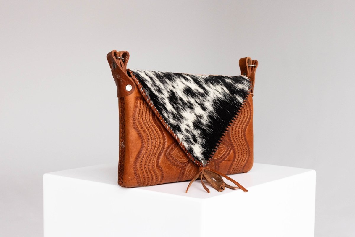 Rabba - Handmade Purse Carved with Cowhide - Mama Ponchos